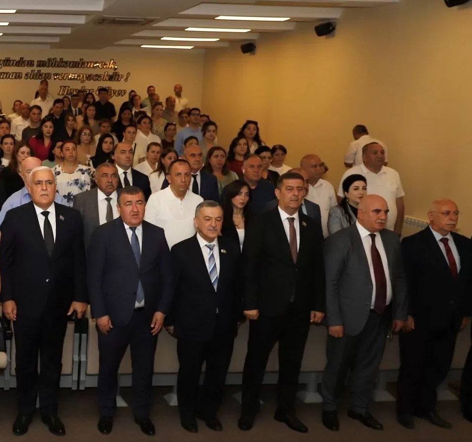 Diaqnoz Tibb Mərkəzinin Baş Həkimi Ələddin Cabbarov  “Qərbi Azərbaycan İrsi” kitabının təqdimetmə mərasimində