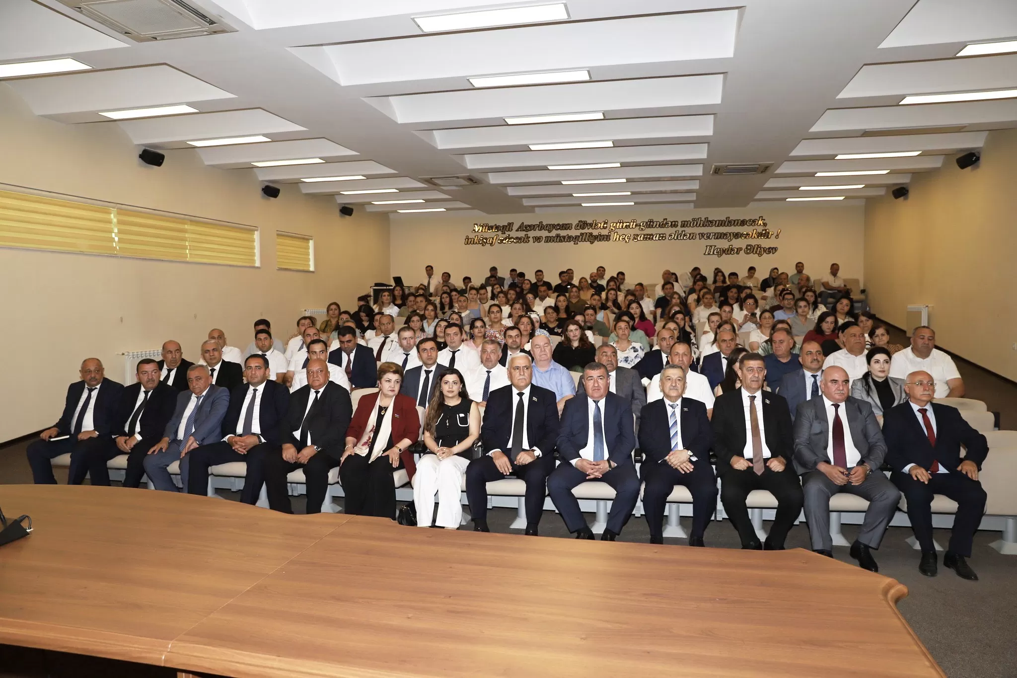 Diaqnoz Tibb Mərkəzinin Baş Həkimi Ələddin Cabbarov  “Qərbi Azərbaycan İrsi” kitabının təqdimetmə mərasimində