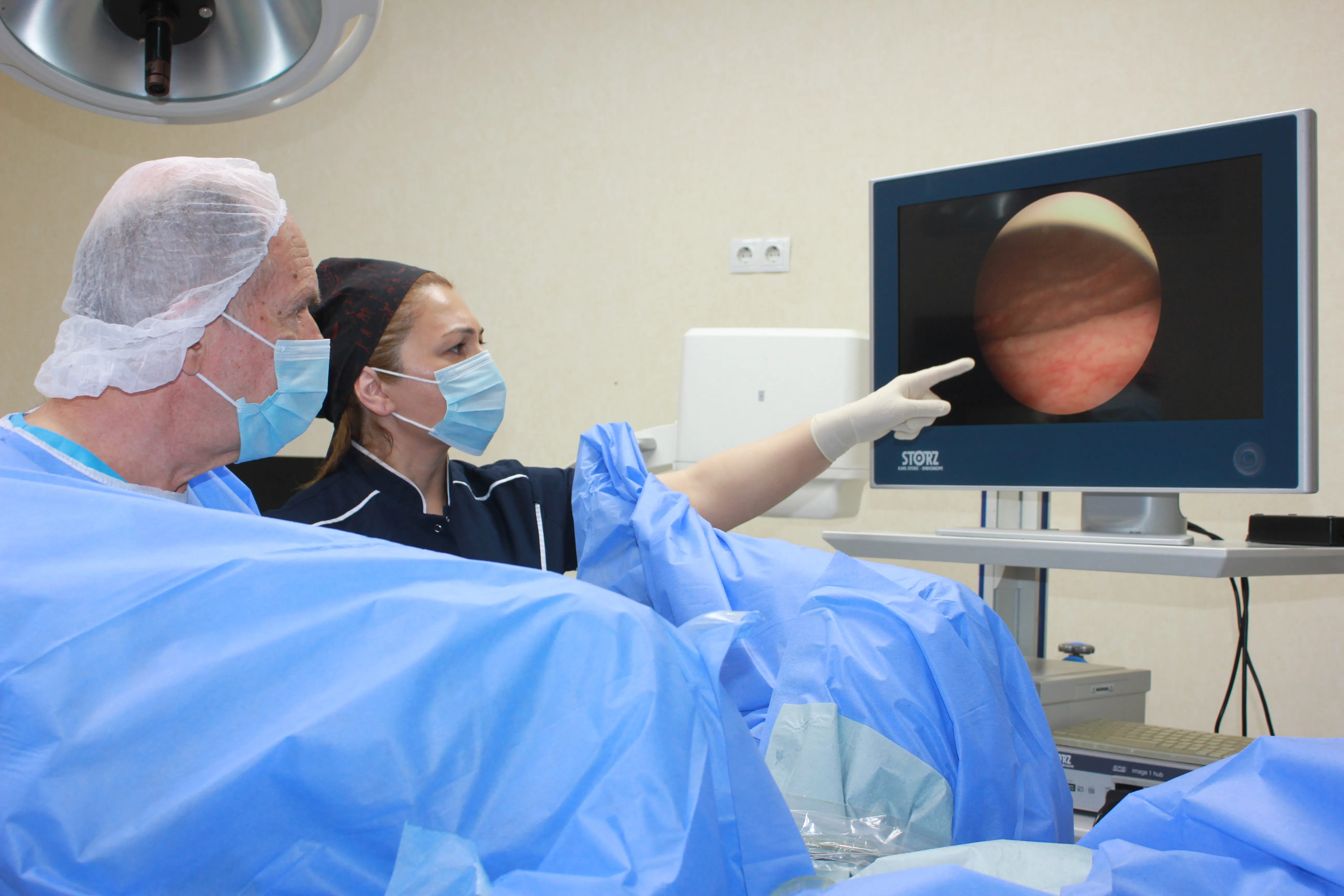 Almaniyalı Uroloq Diaqnoz Tibb Mərkəzində