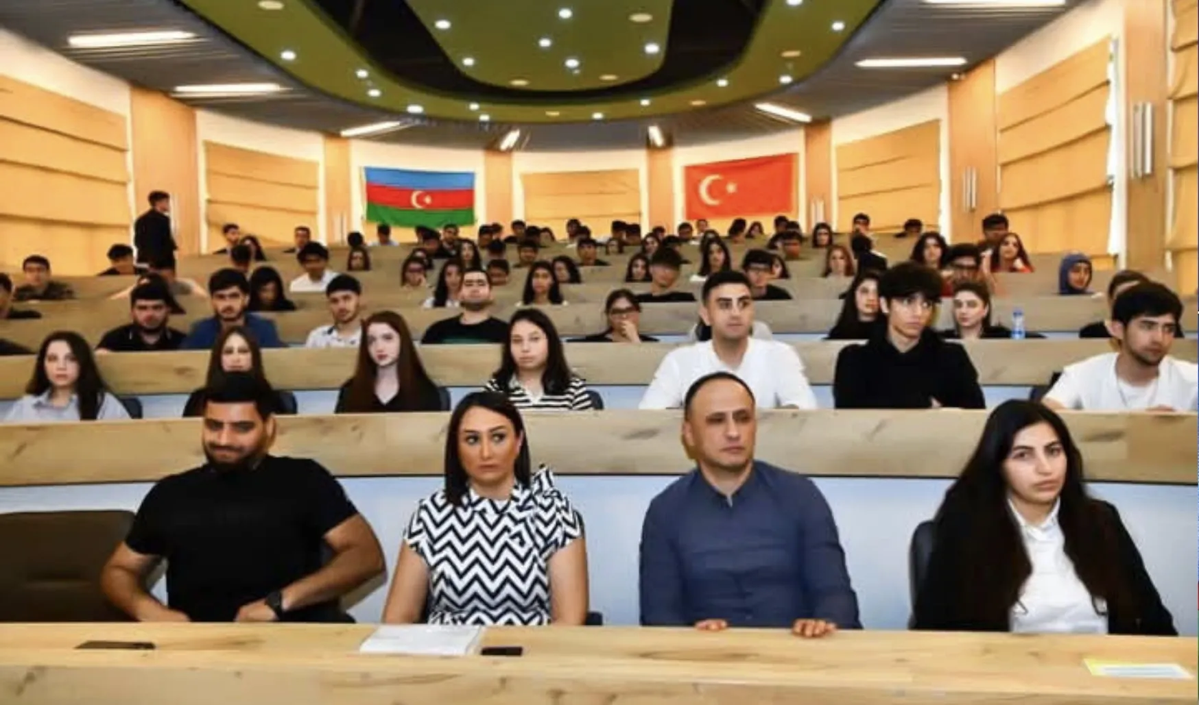 Diaqnoz Tibb Mərkəzinin uroloq-androloqu Əliabbas İlyasov Azərbaycan Dövlət Neft və Sənaye Universitetində çıxış edib