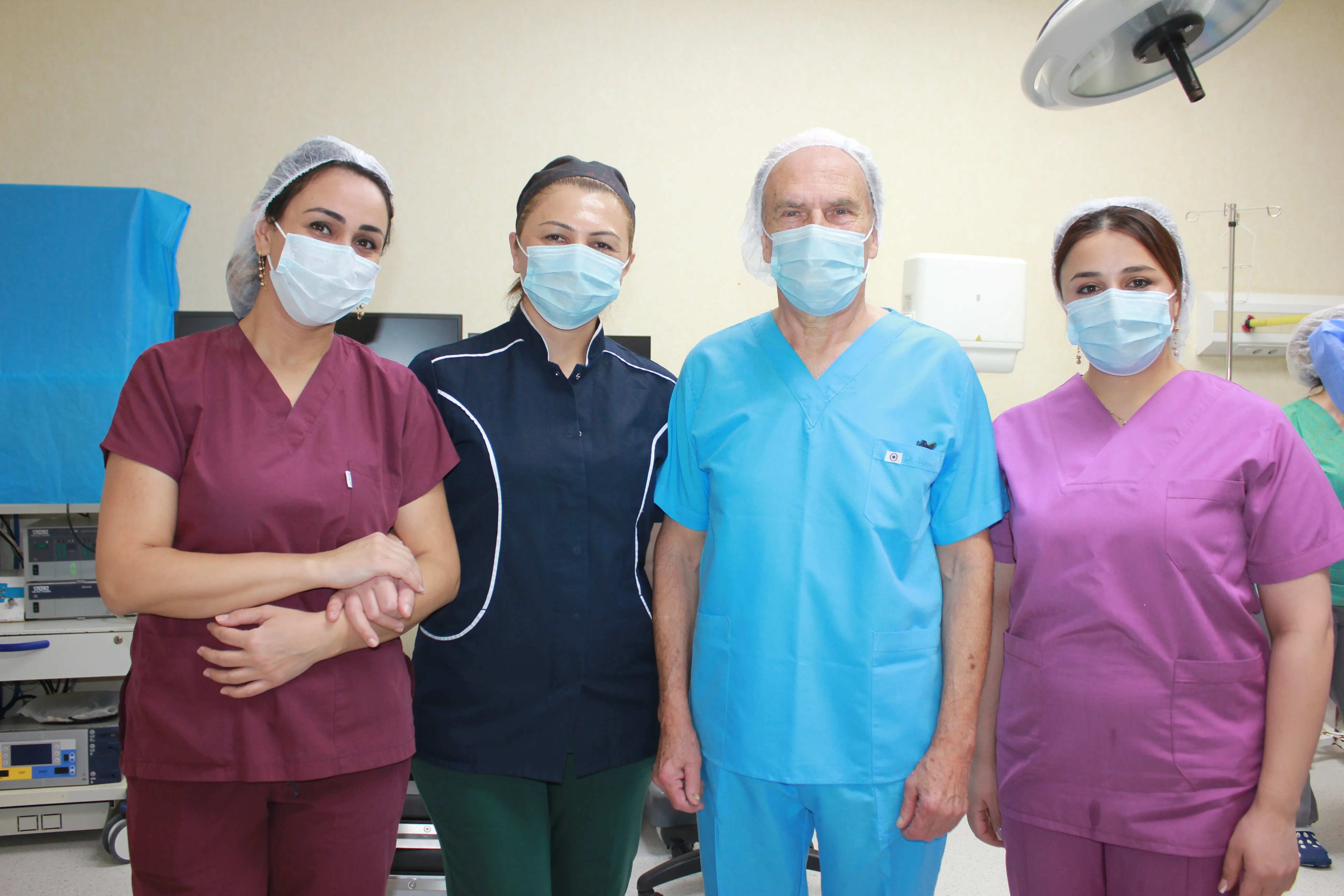 Almaniyalı Uroloq Diaqnoz Tibb Mərkəzində